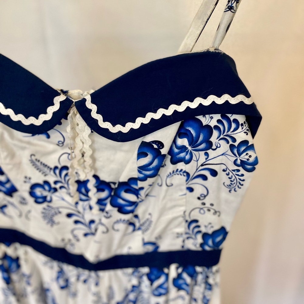 Tatyana 1950s style dress, handmade, size 6, in excellent condition, Blue+White